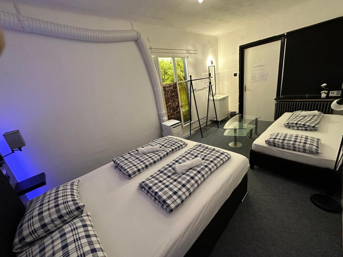 Hostel Lovely Rooms, City Center, Shared Bathroom, Windows To Corridor Villach Exterior foto