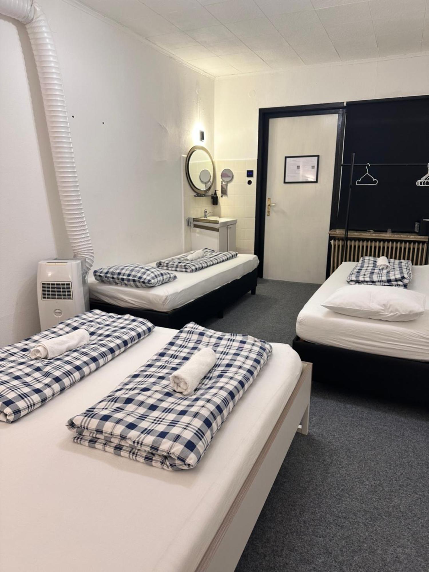 Hostel Lovely Rooms, City Center, Shared Bathroom, Windows To Corridor Villach Exterior foto