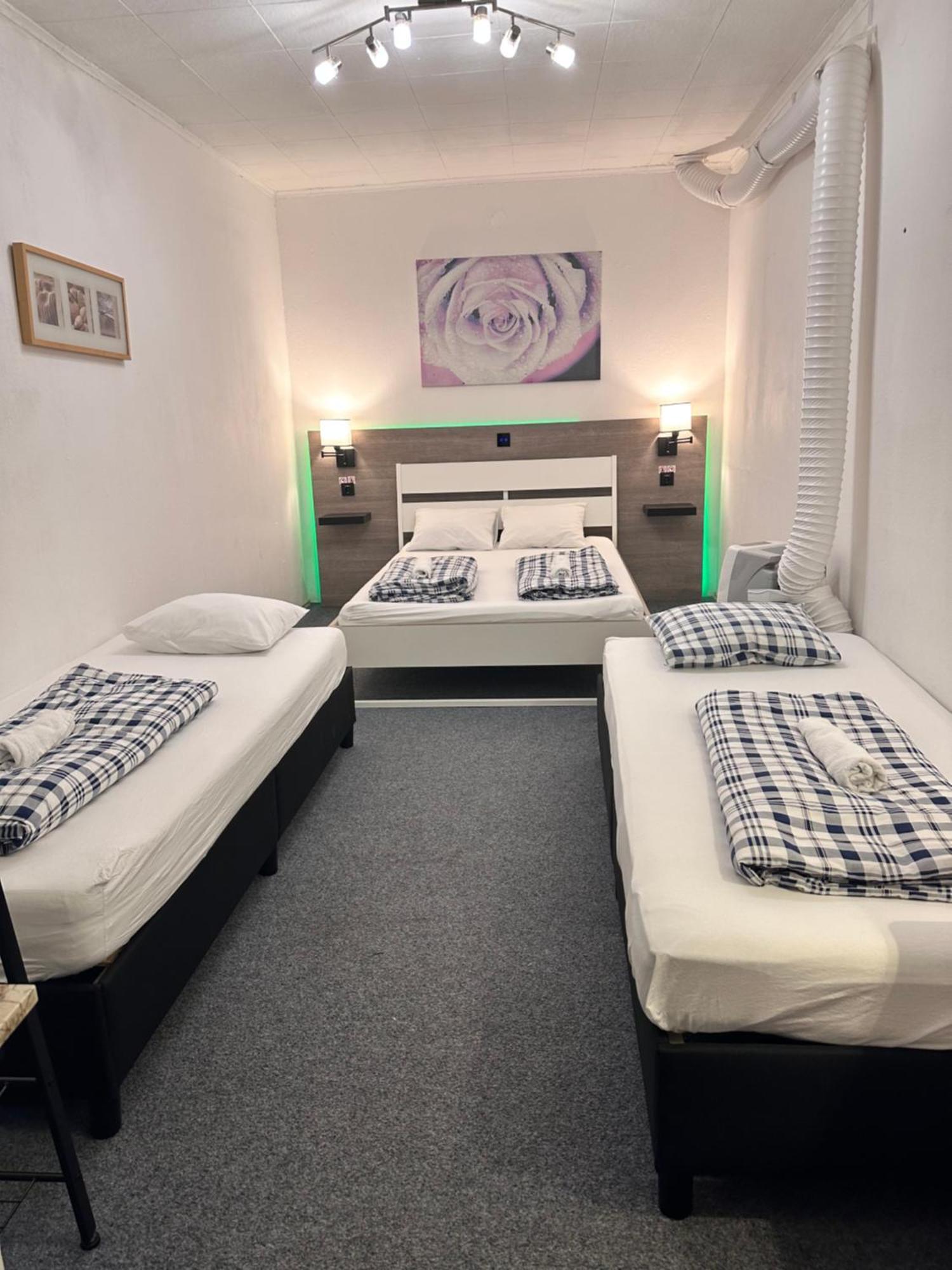 Hostel Lovely Rooms, City Center, Shared Bathroom, Windows To Corridor Villach Quarto foto