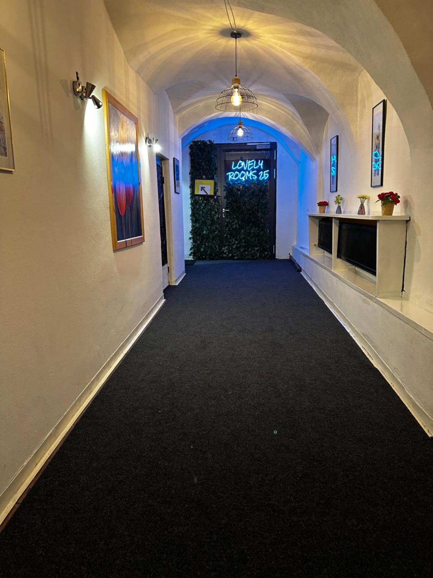 Hostel Lovely Rooms, City Center, Shared Bathroom, Windows To Corridor Villach Exterior foto