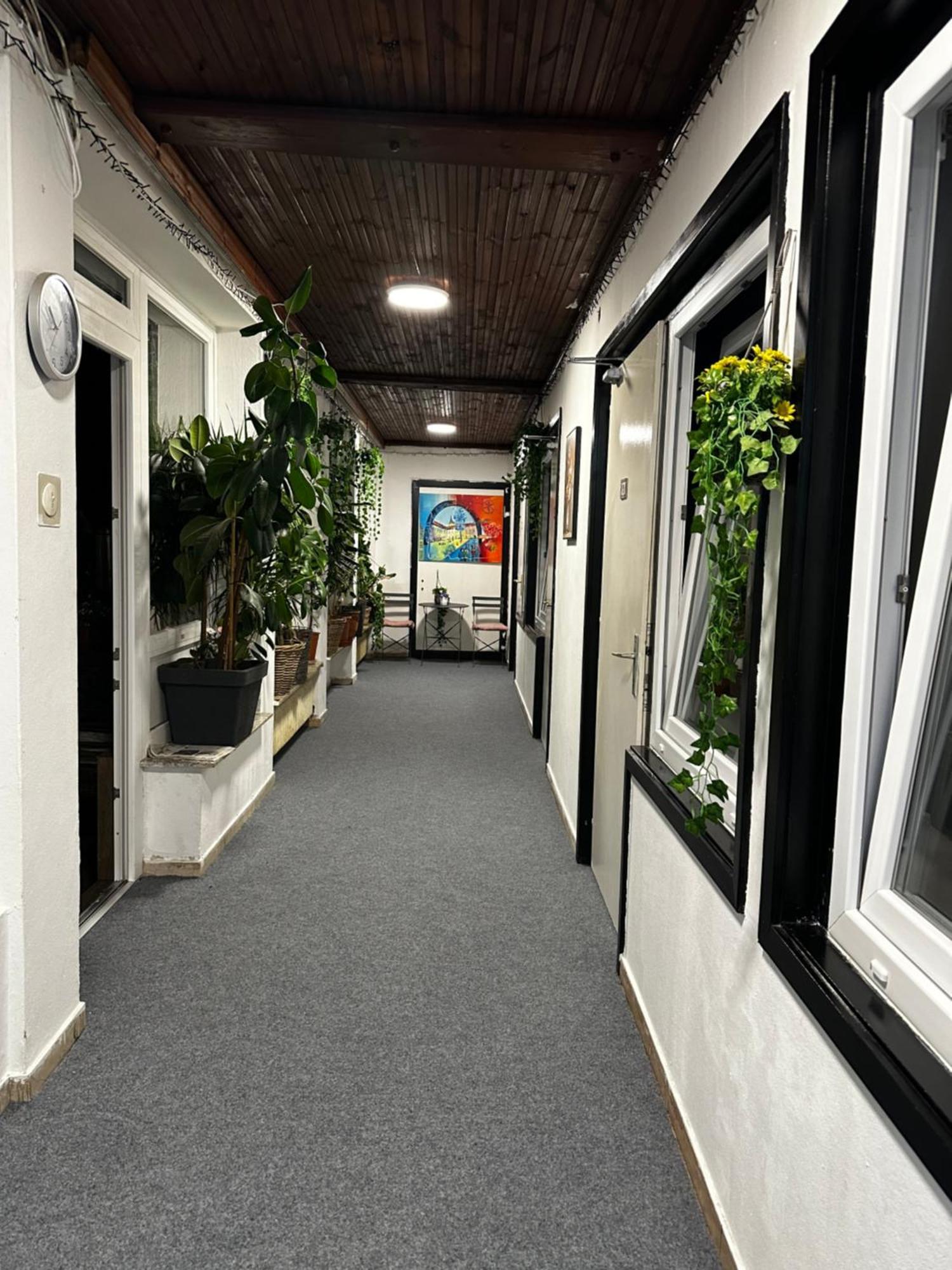 Hostel Lovely Rooms, City Center, Shared Bathroom, Windows To Corridor Villach Exterior foto