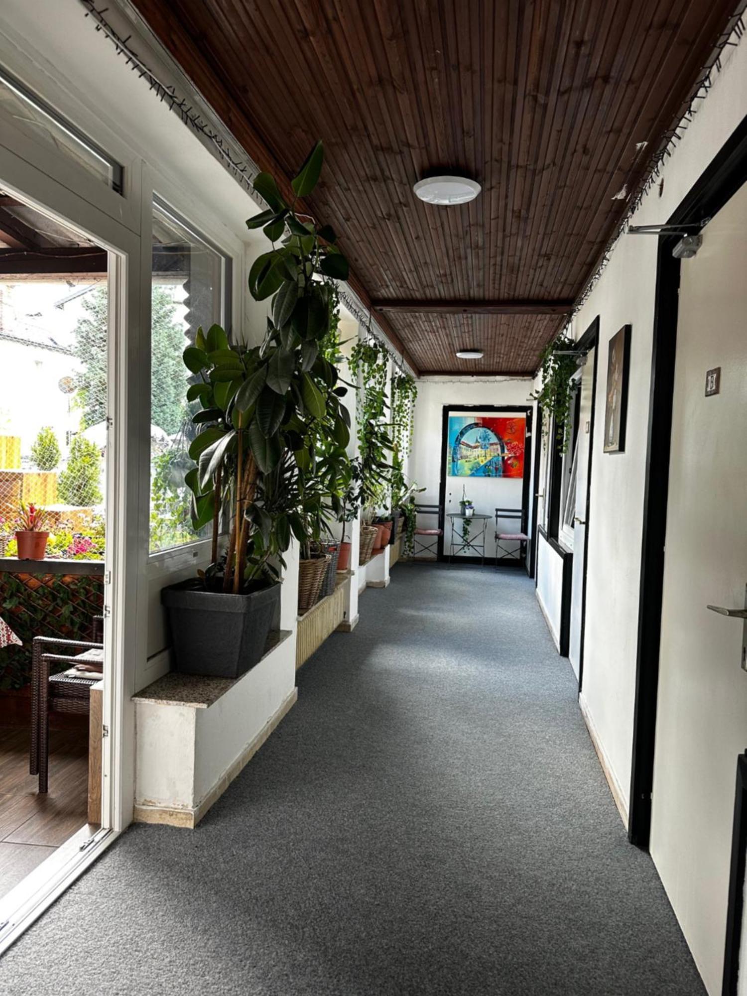 Hostel Lovely Rooms, City Center, Shared Bathroom, Windows To Corridor Villach Exterior foto